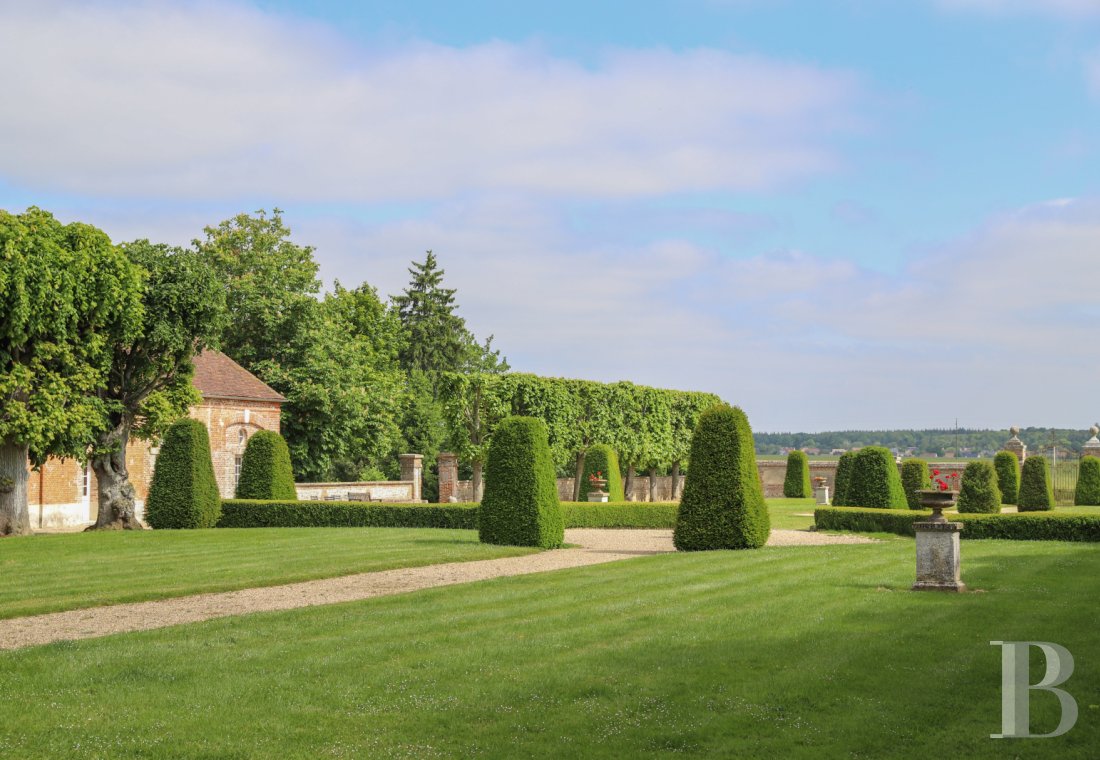 Dans l’Eure, au nord d’Évreux, un château de plaisance du 18e siècle avec parc et jardin à la française - photo  n°63